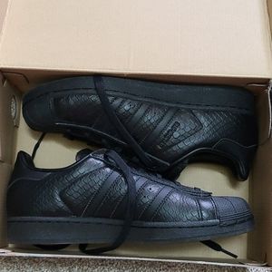 ADIDAS ORIGINALS- Superstar Shoe *never worn*